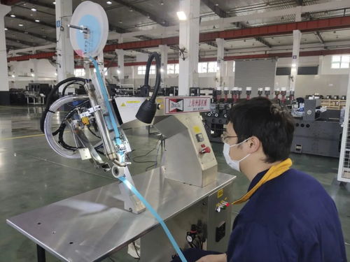 與時(shí)間賽跑 青浦企業(yè)7天攻克防護(hù)服壓條機(jī)技術(shù)難關(guān)背后的工業(yè)潤滑油科技力量